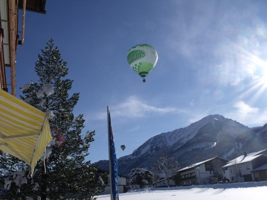 Pension Alpenblick Schattwald Esterno foto